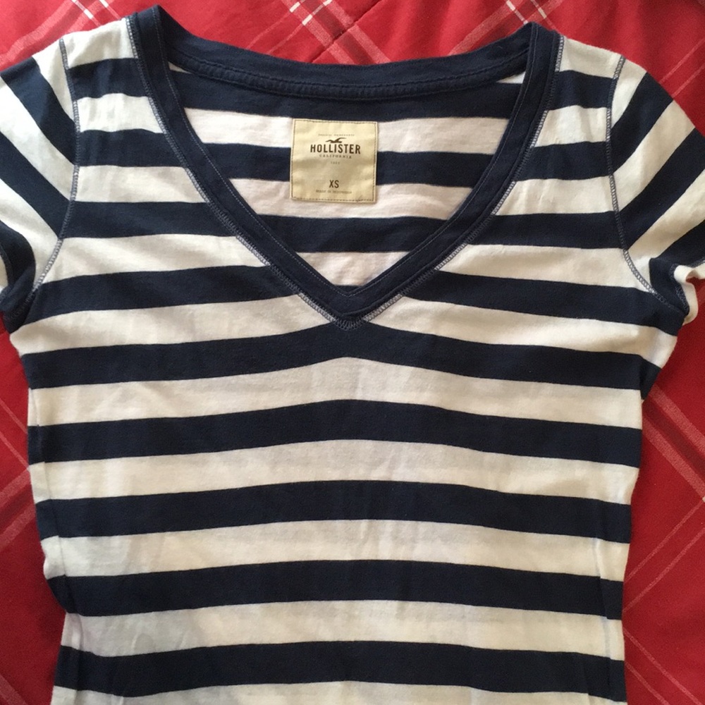 Hollister V-neck T-shirt